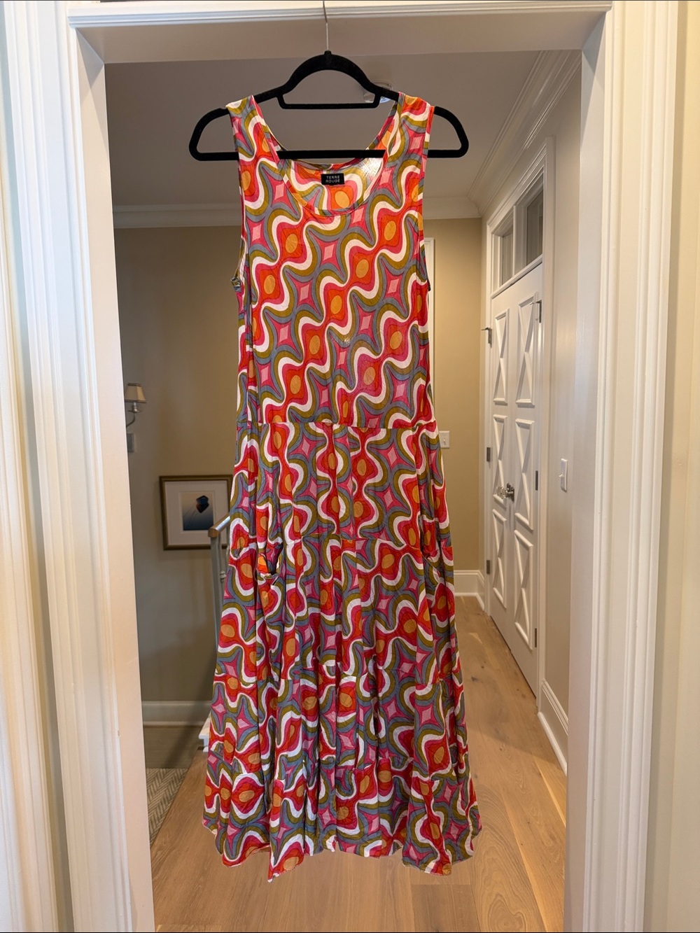 Terre Rouge Sleeveless Multicolor Wave-Print Maxi Dress(bw)